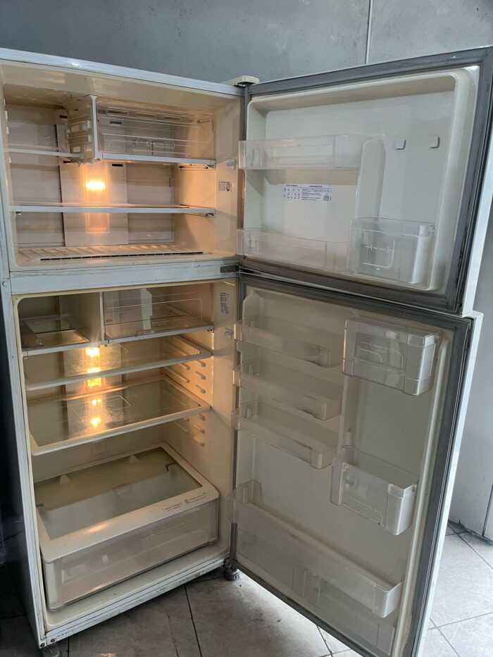 Geladeira Electrolux - 553L - 110Vts - Usada - Image 2