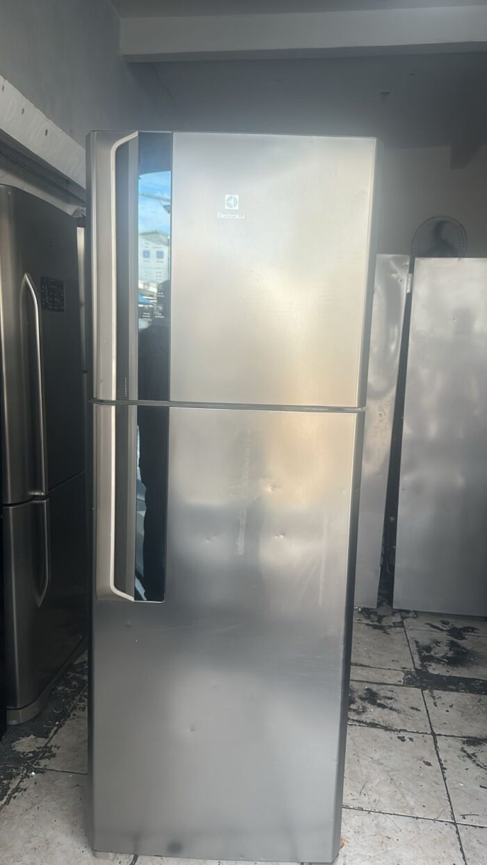 Geladeira Electrolux - 431L - 110Vts - Semi nova