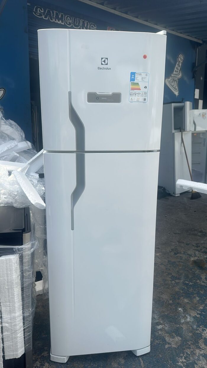 Geladeira Electrolux - 310L - 220Vts - Semi nova