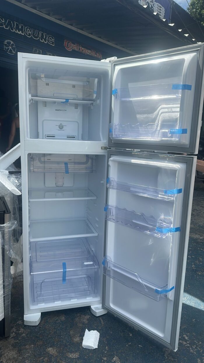 Geladeira Electrolux - 310L - 220Vts - Semi nova - Image 2