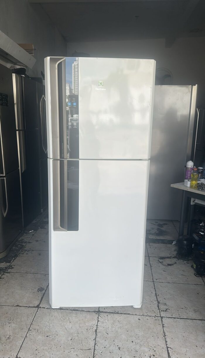 Geladeira Electrolux - 431L - 110Vts - Semi nova