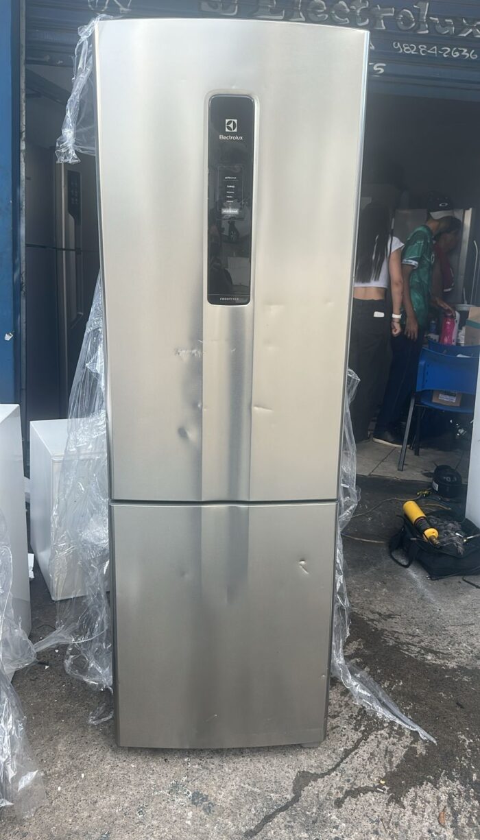 Geladeira Electrolux - 490L - 110Vts - Semi nova