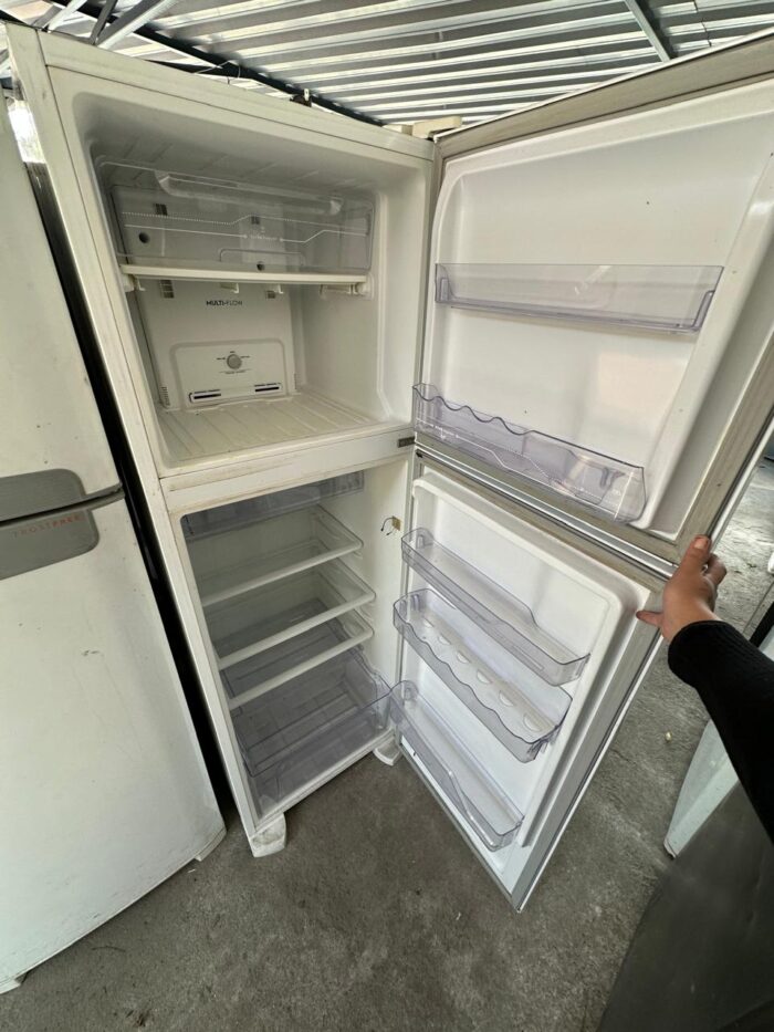 Geladeira Electrolux - 371L - 220Vts - Usada - Image 2