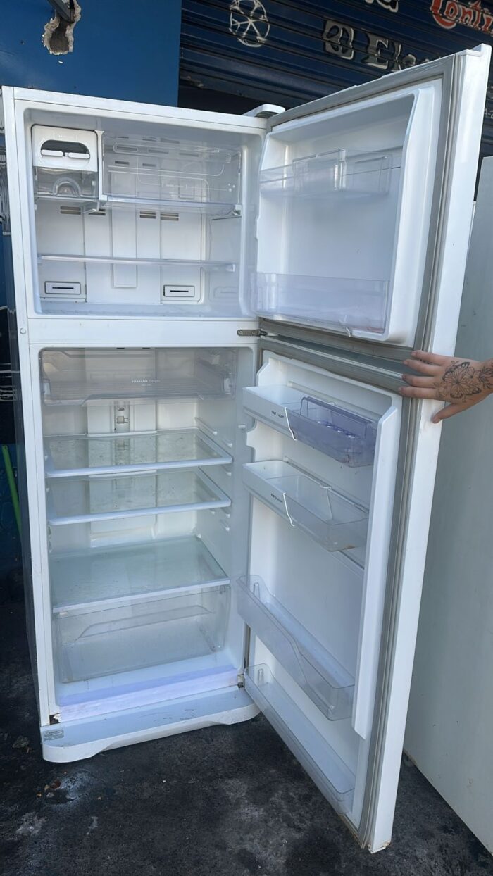 Geladeira Electrolux - 433L - 110Vts - Usada - Image 2
