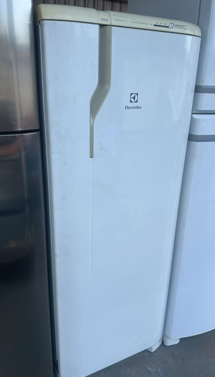Geladeira Electrolux - 240L - 110Vts - Usada