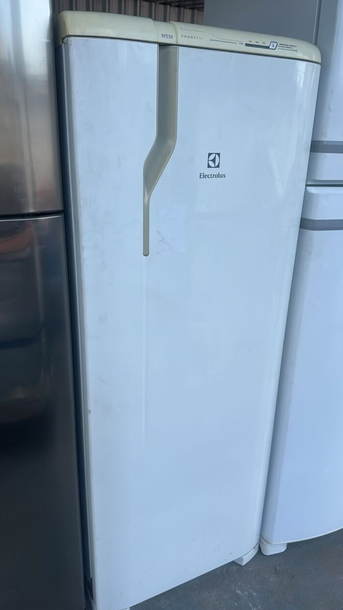Geladeira Electrolux - 240L - 110Vts - Usada