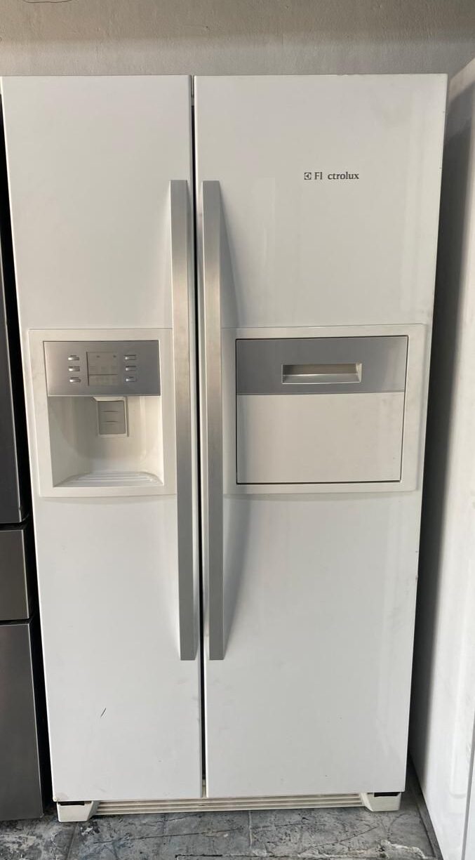 Geladeira Electrolux Side